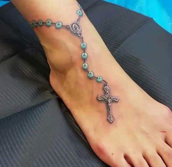 rosarios en el pie 2 - Tatuajes de rosarios