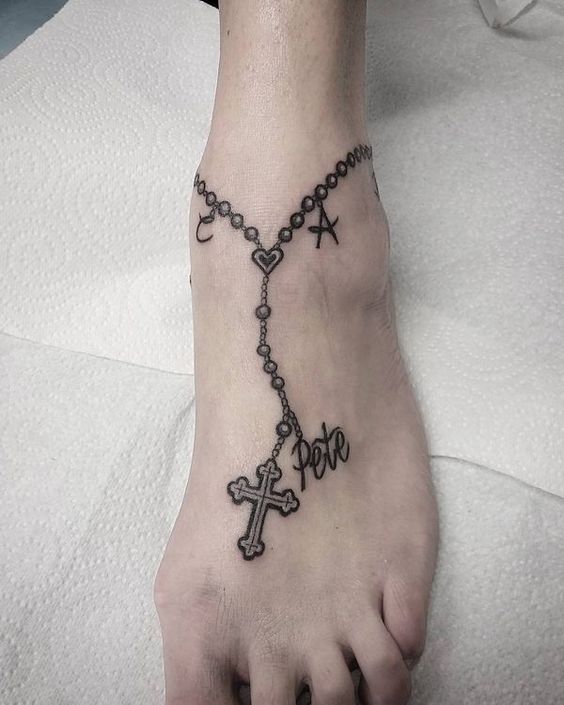 rosarios en el pie 4 - Tatuajes de rosarios