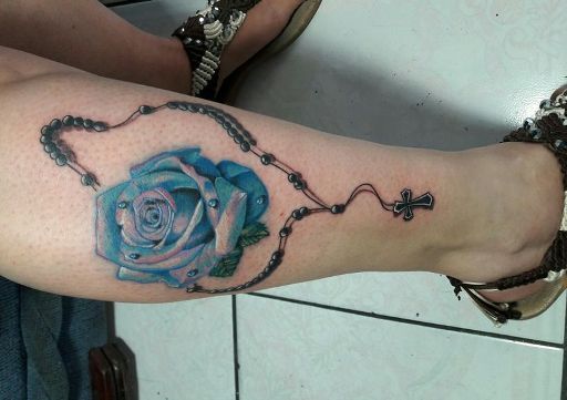 rosarios y rosas 3 - Tatuajes de rosarios