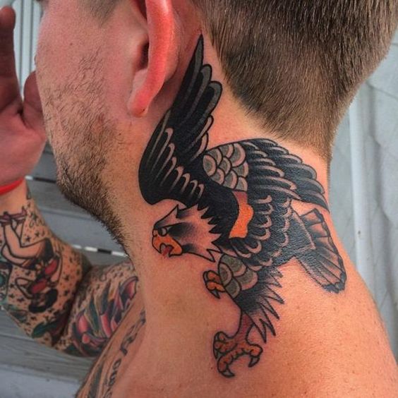 tatuaje de aguila en el cuello 3 - tatuajes de águilas