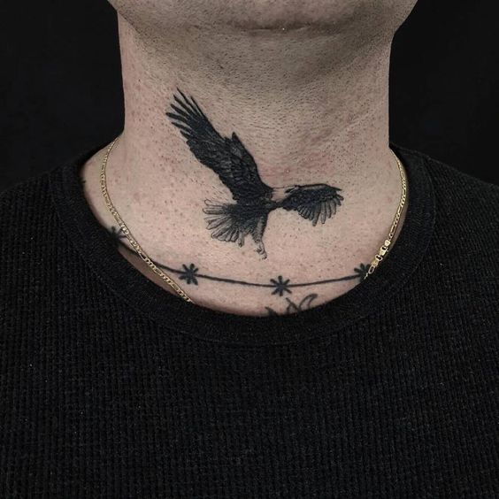 tatuaje de aguila en el cuello 5 - tatuajes de águilas