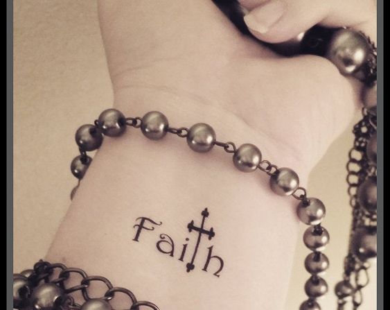 Tatuajes Religiosos y sus Símbolos con Significados - Tatuajes Geniales tatuajes religiosos en muñeca 5 - tatuajes religiosos
