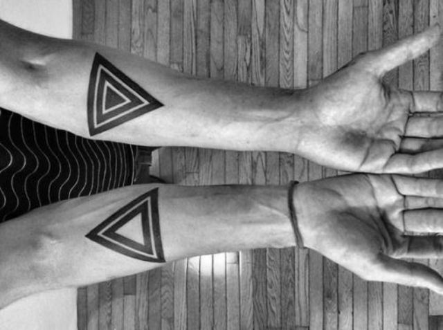 dobles triangulos 5 1 - Tatuajes de triángulos