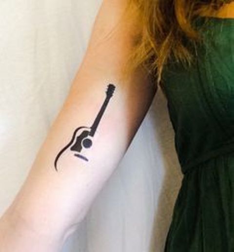 guitarras mujeres 6 1 - tatuajes de guitarras