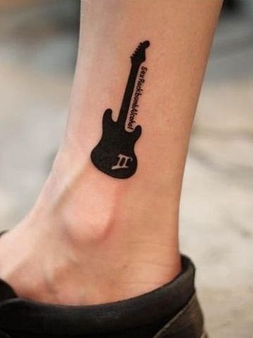 Ideas de Tatuajes de Guitarras (+Significados) - Tatuajes Geniales guitarras pequeñas 1 1 - tatuajes de guitarras