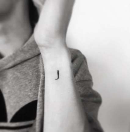 iniciales para mujeres 3 - tatuajes de iniciales
