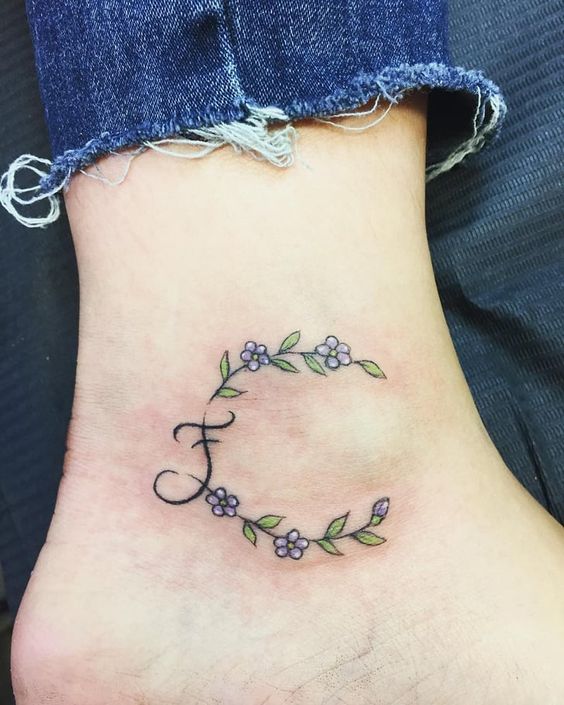 iniciales para mujeres 5 - tatuajes de iniciales