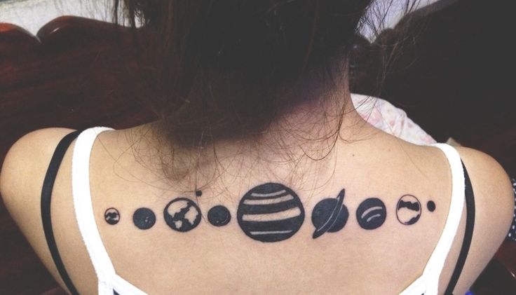 planetas en la espalda 1 - tatuajes de planetas