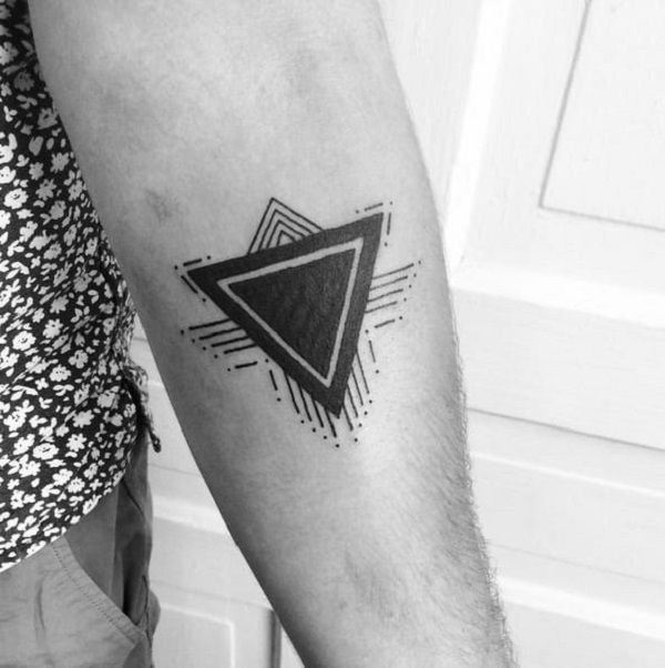 triangulos negros 1 - Tatuajes de triángulos