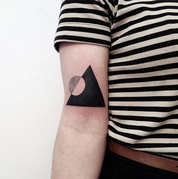 triangulos negros 2 - Tatuajes de triángulos