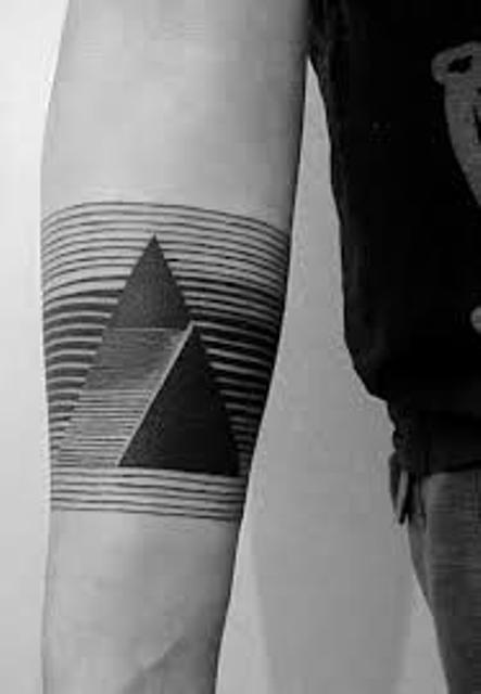 triangulos negros 4 - Tatuajes de triángulos