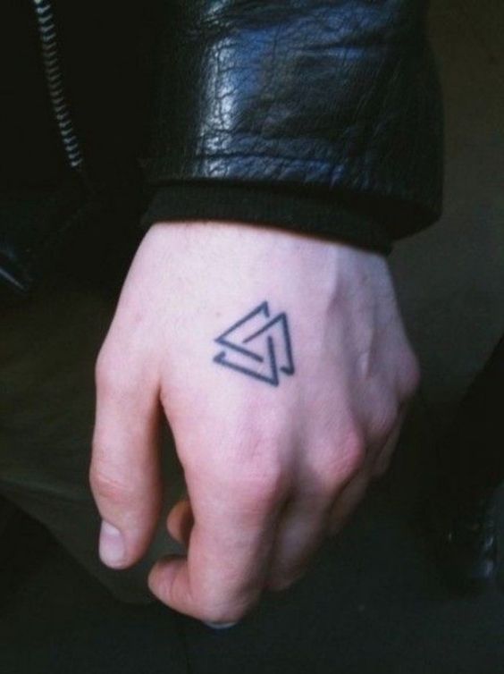 triangulos para hombres 3 - Tatuajes de triángulos