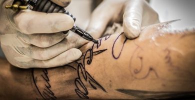 ¿Pueden los tatuajes causar cáncer? Analizamos en detalle - Tatuajes Geniales tattoo enfermedades 2 - tatuajes para hombres