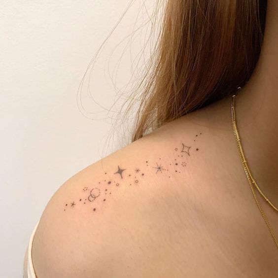 tattoos mujeres hombros 3 - Tatuajes de ESTRELLAS