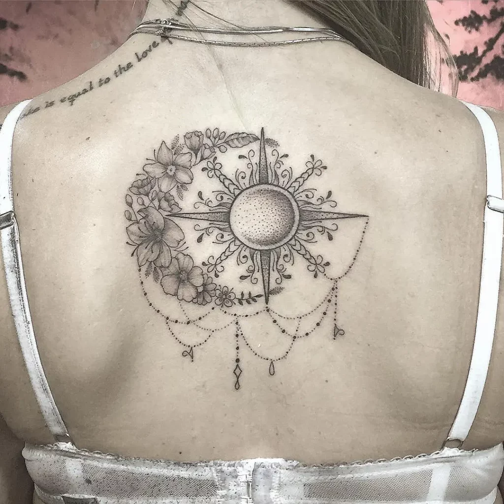 tatuaje luna sol geometricos espalda - Tatuajes de ESTRELLAS