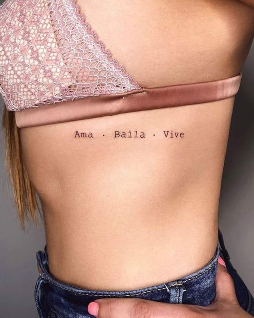 tatuajes de mujeres costillas 1 - Tatuajes de sol y luna