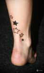 tatuajes estrellas mujeres piernas 5 - Tatuajes para Mujeres en las Piernas