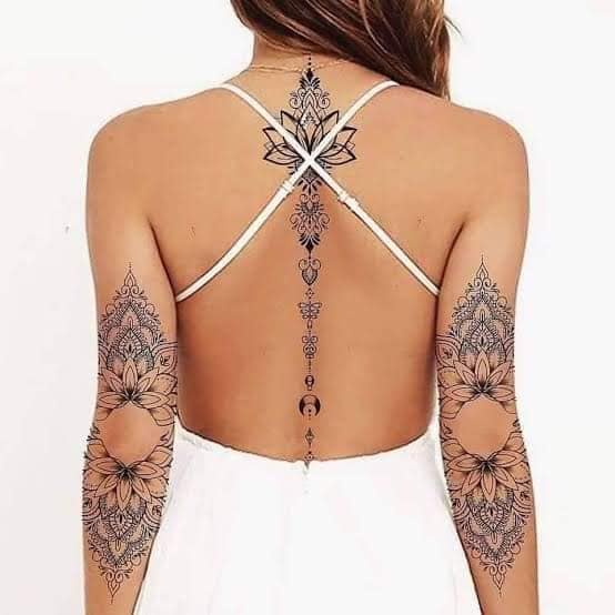 tatuajes mujeres espalda 1 - Tatuajes de sol y luna