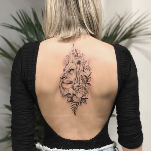 tatuajes mujeres espalda 3 - Tatuajes de sol y luna