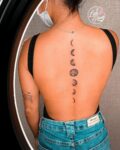tatuajes mujeres espalda 6 - Tatuajes de sol y luna