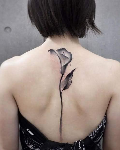 tatuajes mujeres espalda 7 - Tatuajes de sol y luna